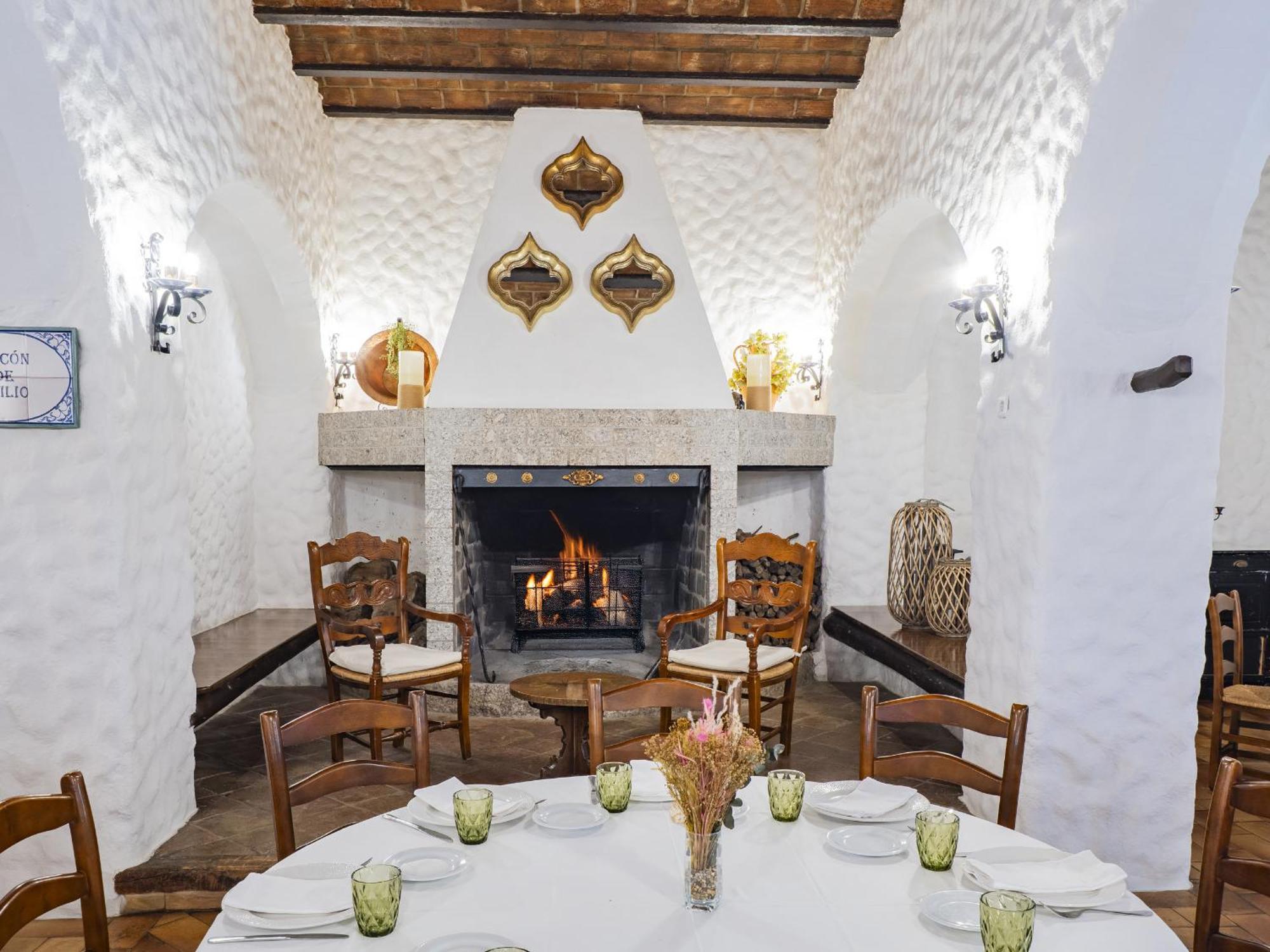 Cubo'S Hotel Cortijo San Antonio Касарабонела Экстерьер фото