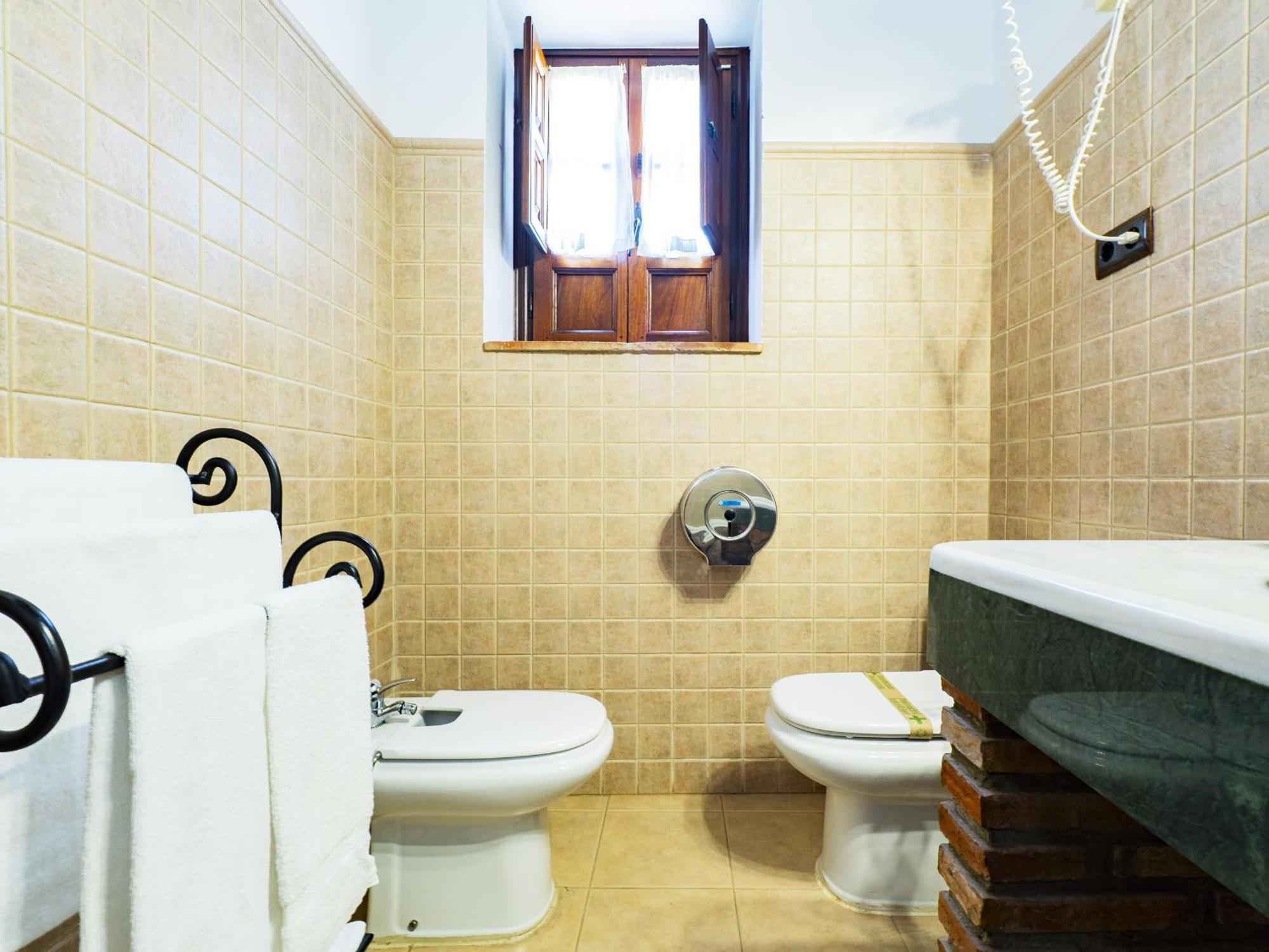 Cubo'S Hotel Cortijo San Antonio Касарабонела Экстерьер фото