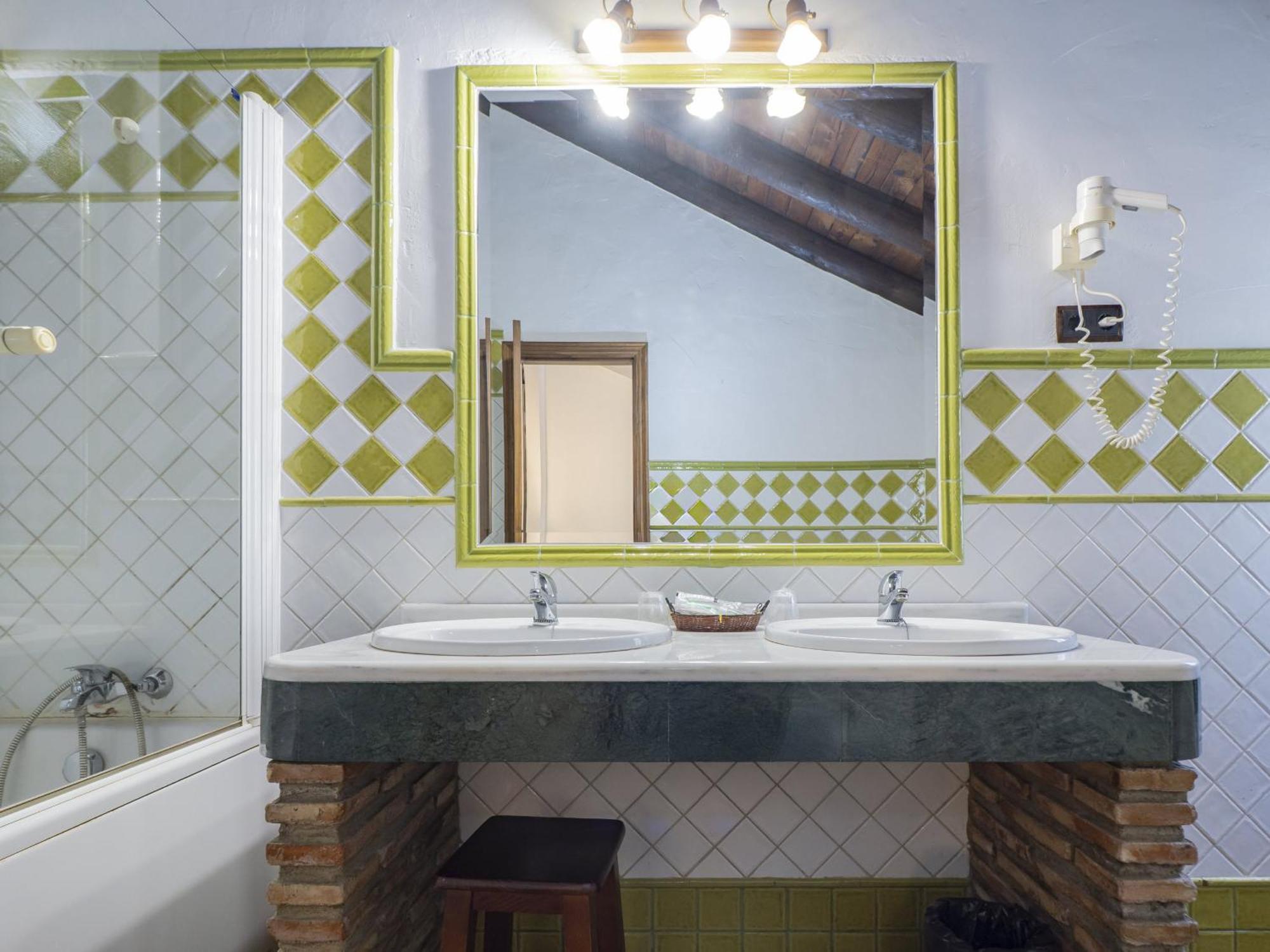 Cubo'S Hotel Cortijo San Antonio Касарабонела Экстерьер фото