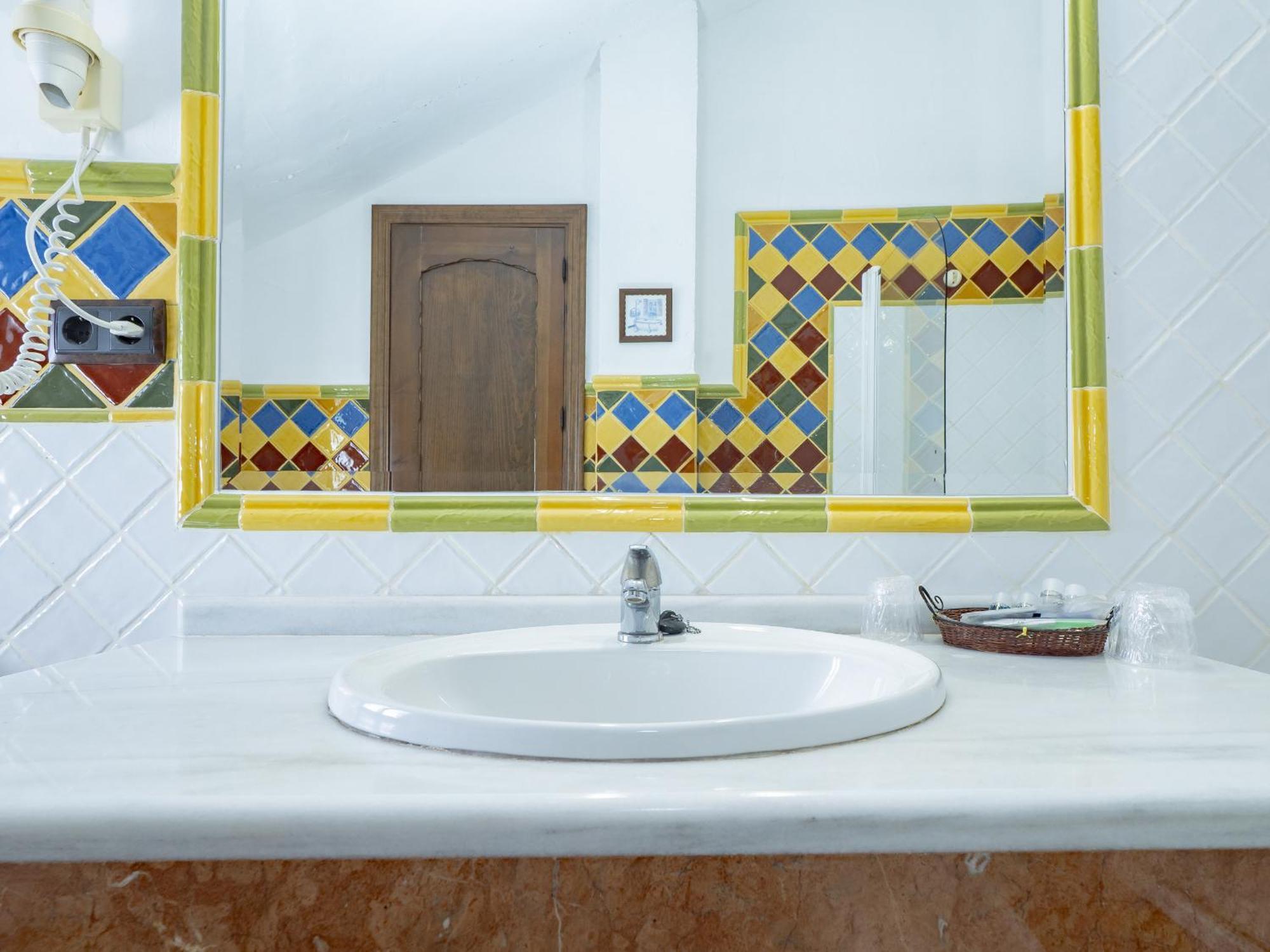 Cubo'S Hotel Cortijo San Antonio Касарабонела Экстерьер фото